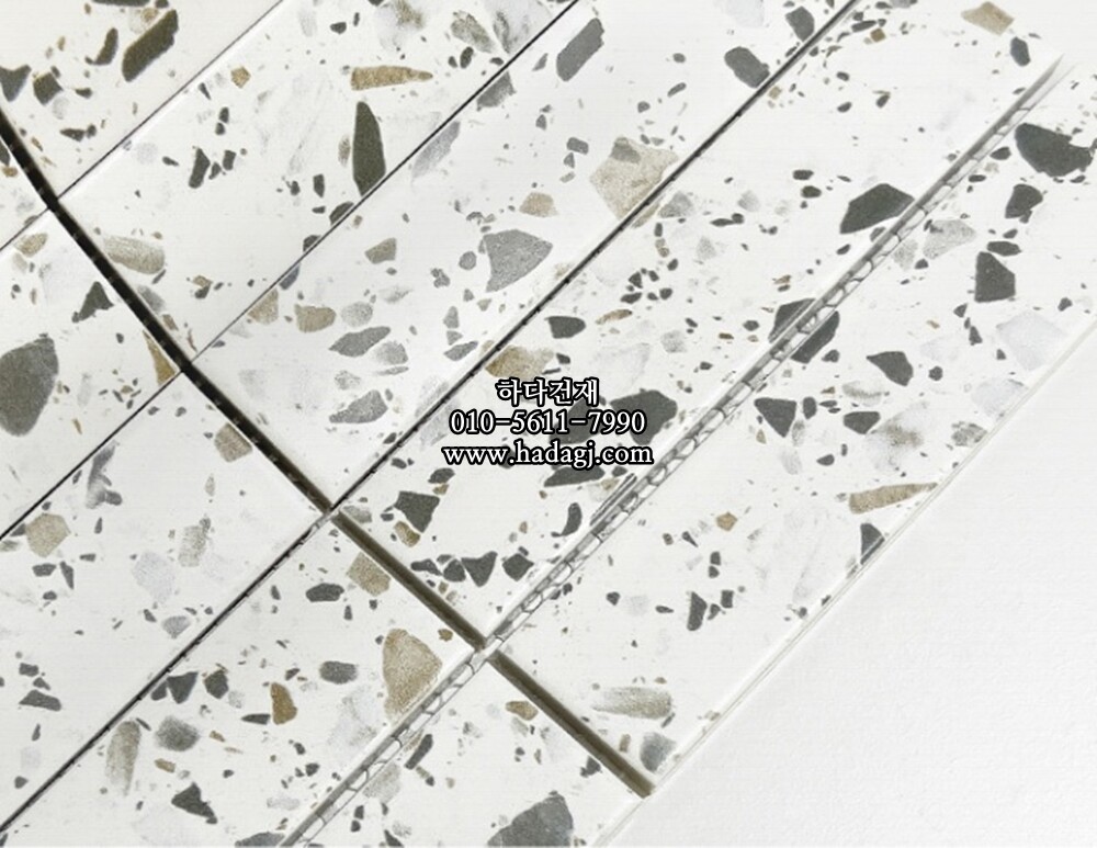 직사각 모자이크타일 32x145x7T 테라조 화이트 (그레이) 무광 자기질타일 / 하다건재