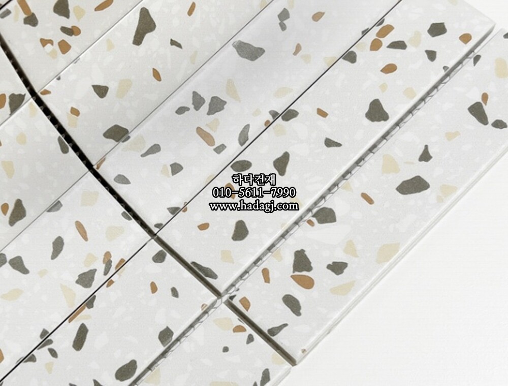 직사각 모자이크타일 32x145x7T 테라조 화이트 (오렌지) 무광 자기질타일 / 하다건재