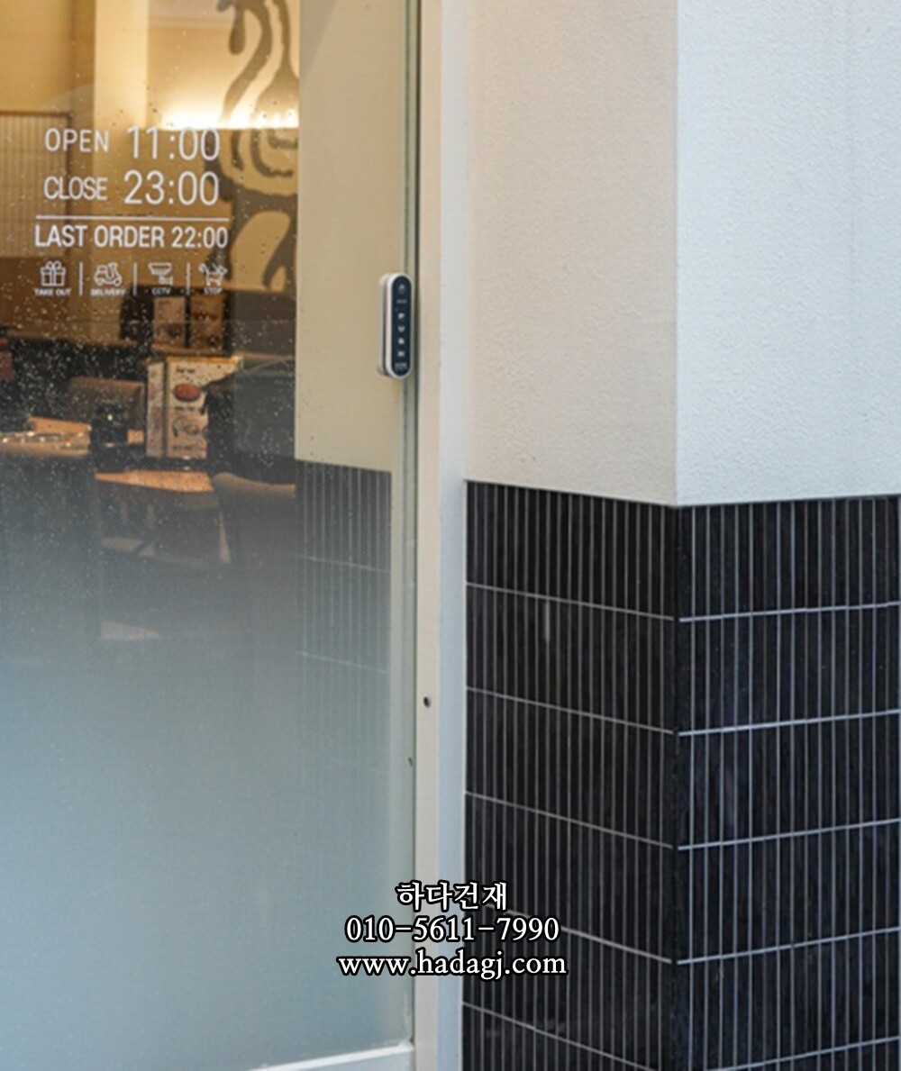 직사각 모자이크타일 22x145x7T 블랙 무광 자기질타일 / 하다건재