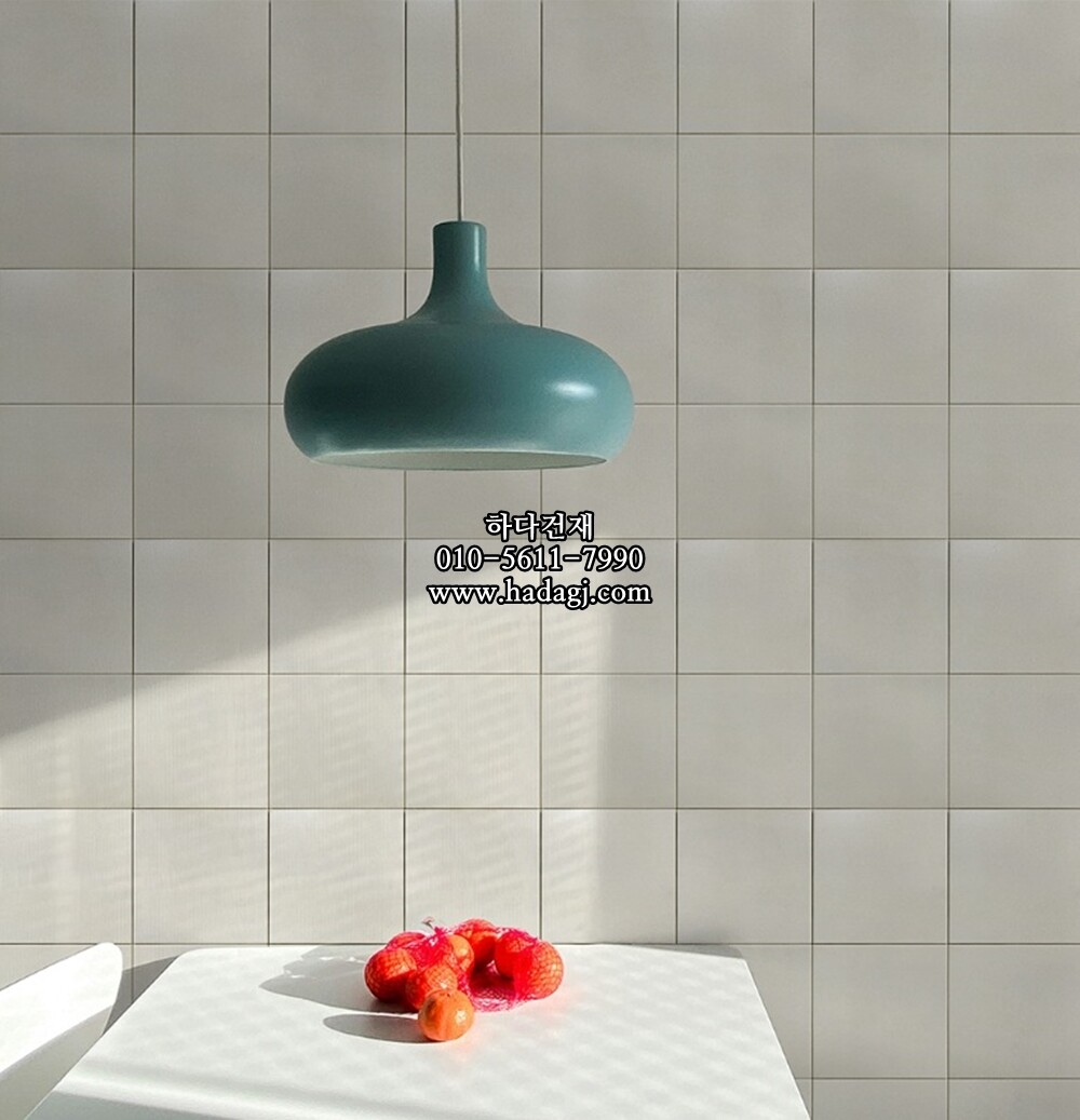 자기질타일 200x200x9T 화이트 무광 정사각 / 하다건재