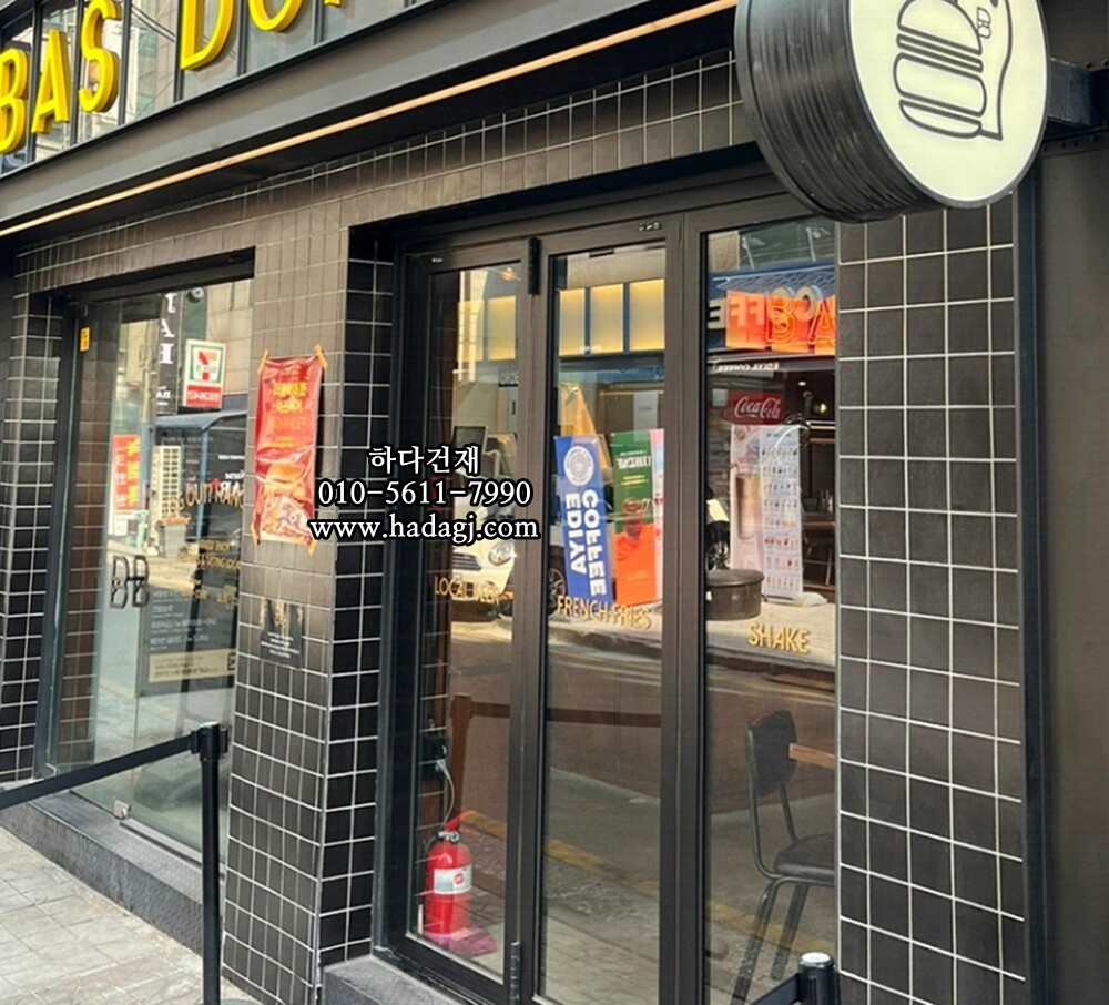 정사각 모자이크타일 97x97x6T 블랙 무광 자기질타일 / 하다건재