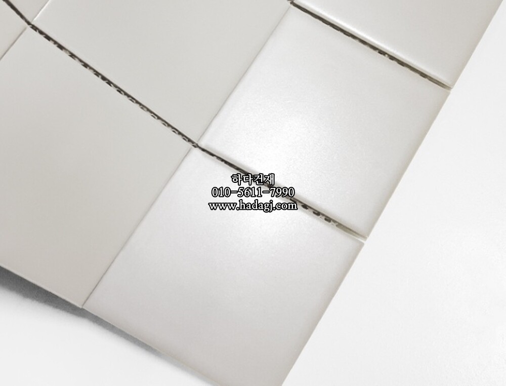 정사각 모자이크타일 97x97x6T 라이트그레이 무광 자기질타일 / 하다건재