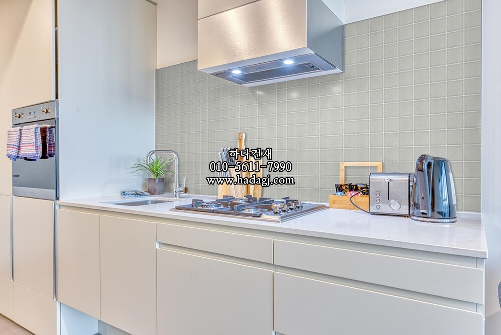 정사각 모자이크타일 97x97x6T 애쉬그레이 유광 자기질타일 ASHGRAY / 하다건재