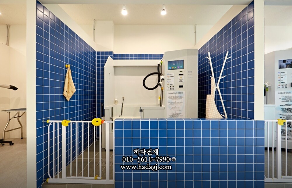 정사각 모자이크타일 97x97x6T 인디고 블루 무광 자기질타일 / 하다건재