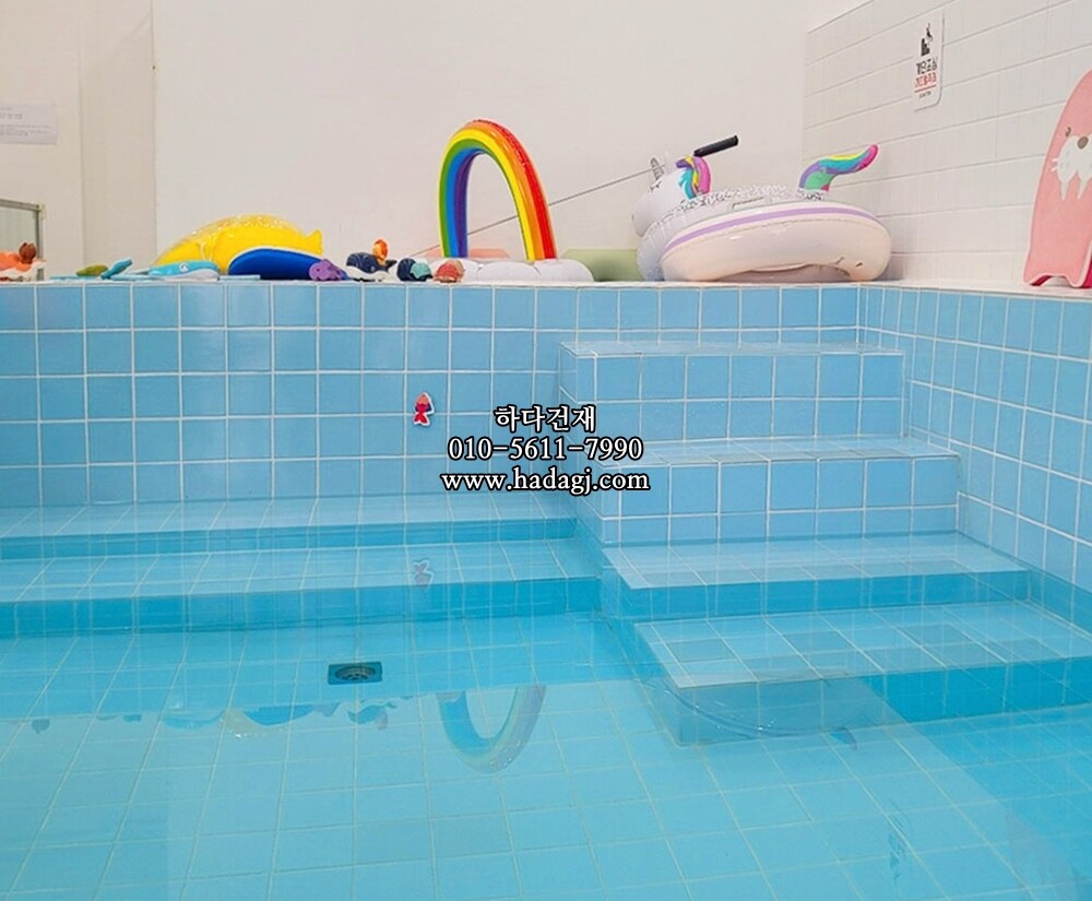 정사각 모자이크타일 97x97x6T 아쿠아블루 유광 자기질타일 / 하다건재