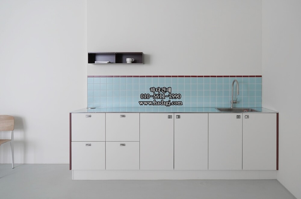 정사각 모자이크타일 97x97x6T 스카이블루 무광 자기질타일 / 하다건재