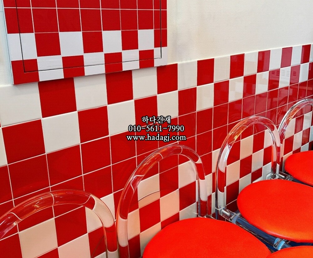 정사각 모자이크타일 97x97x6T 레드 유광 자기질타일 / 하다건재