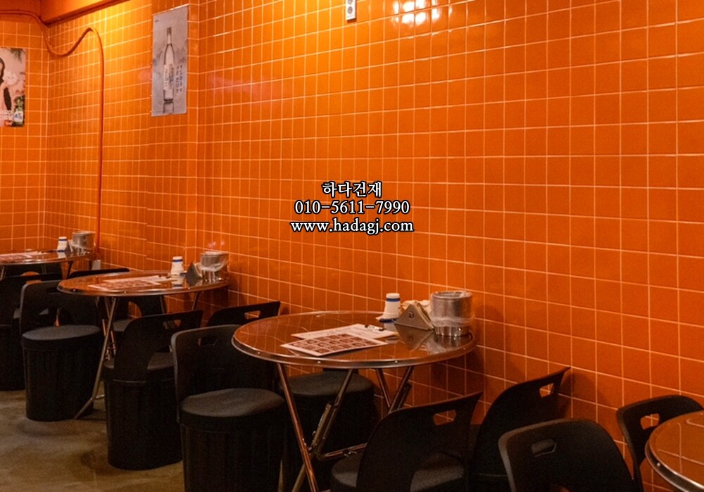 정사각 모자이크타일 97x97x6T 오렌지 유광 자기질타일 / 하다건재