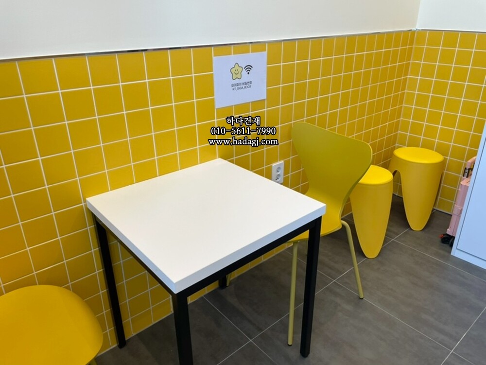 정사각 모자이크타일 97x97x6T 옐로우 무광 자기질타일 / 하다건재