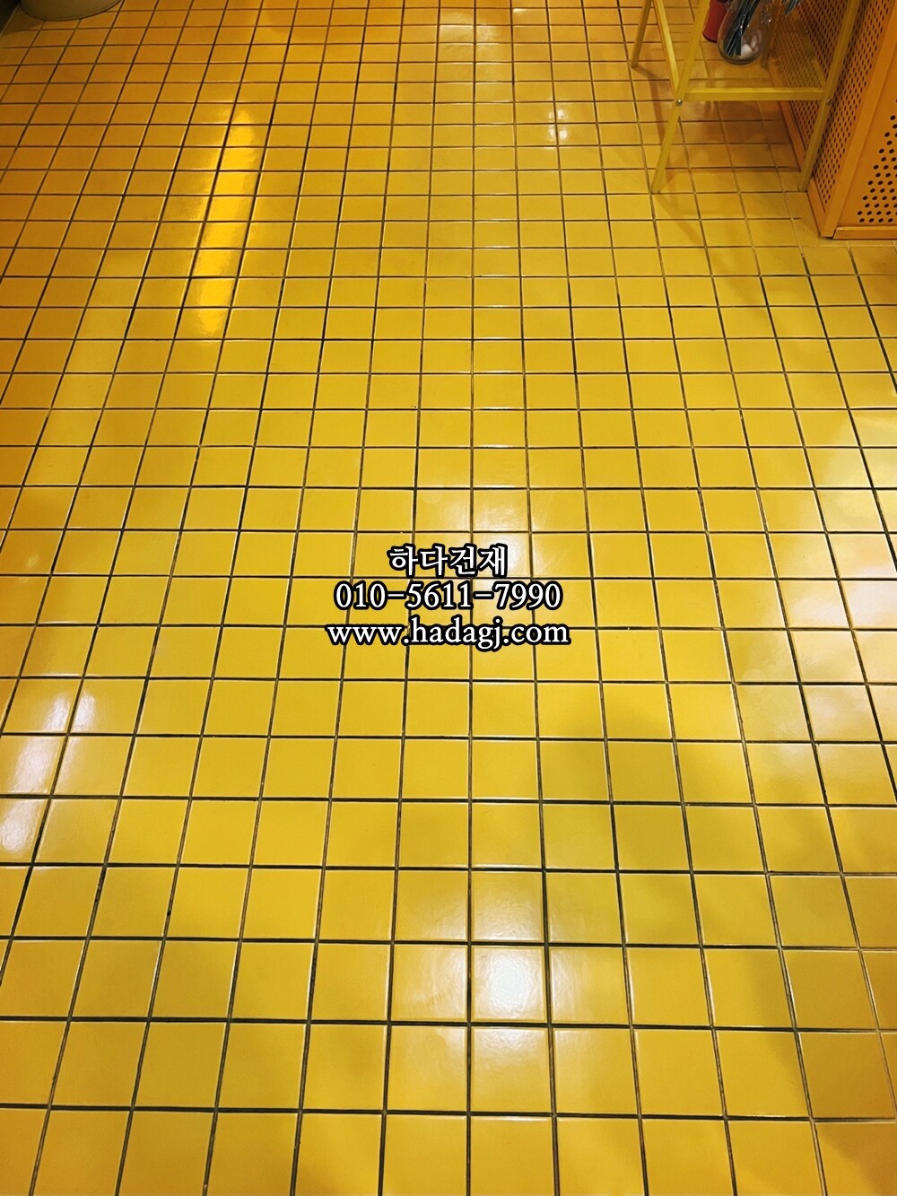 정사각 모자이크타일 97x97x6T 옐로우 무광 자기질타일 / 하다건재