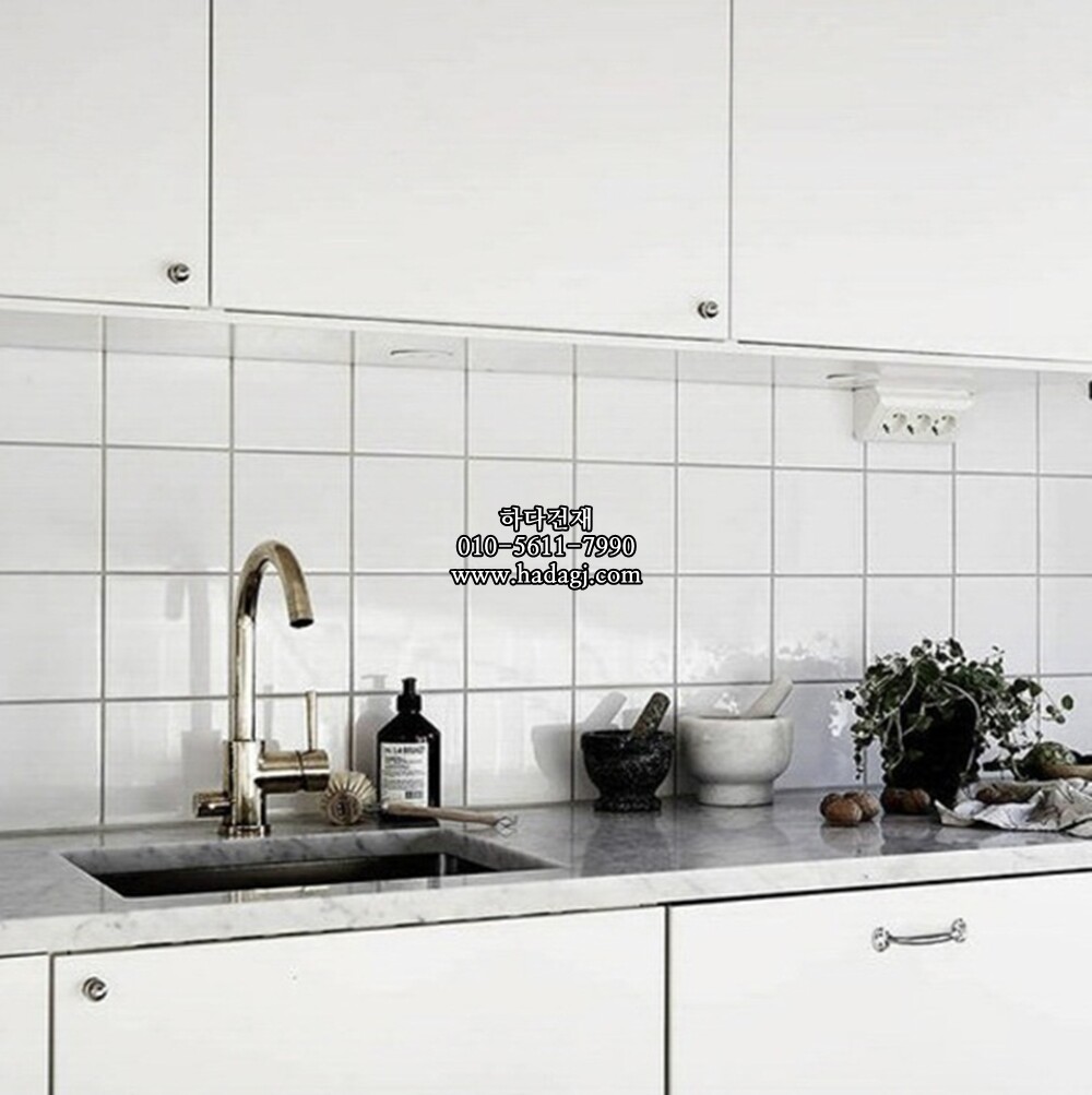 정사각 모자이크타일 97x97x6T 화이트 유광 자기질타일 / 하다건재