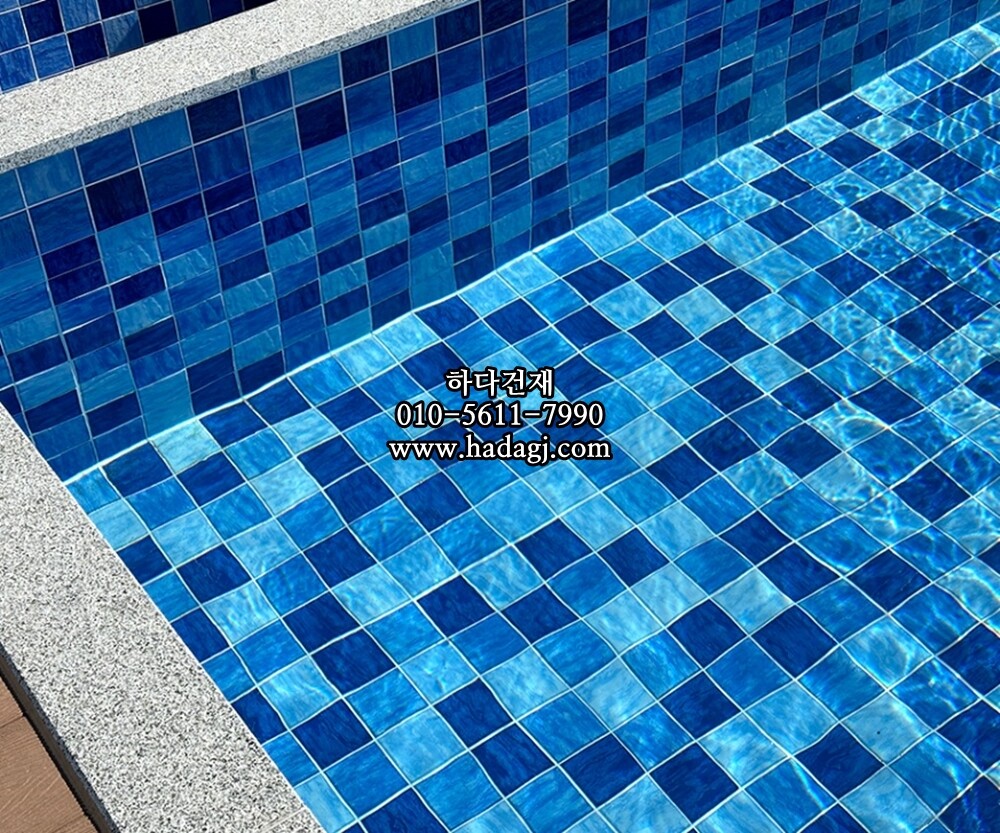 패턴 정사각 모자이크타일 97x97x6T 퍼시픽 블루 믹스 유광 자기질타일 PACIFIC MIX / 하다건재