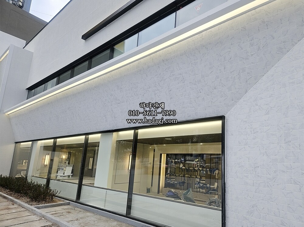 패턴 정사각 모자이크타일 97x97x6T 카라라 화이트 무광 자기질타일 CARRARA / 하다건재