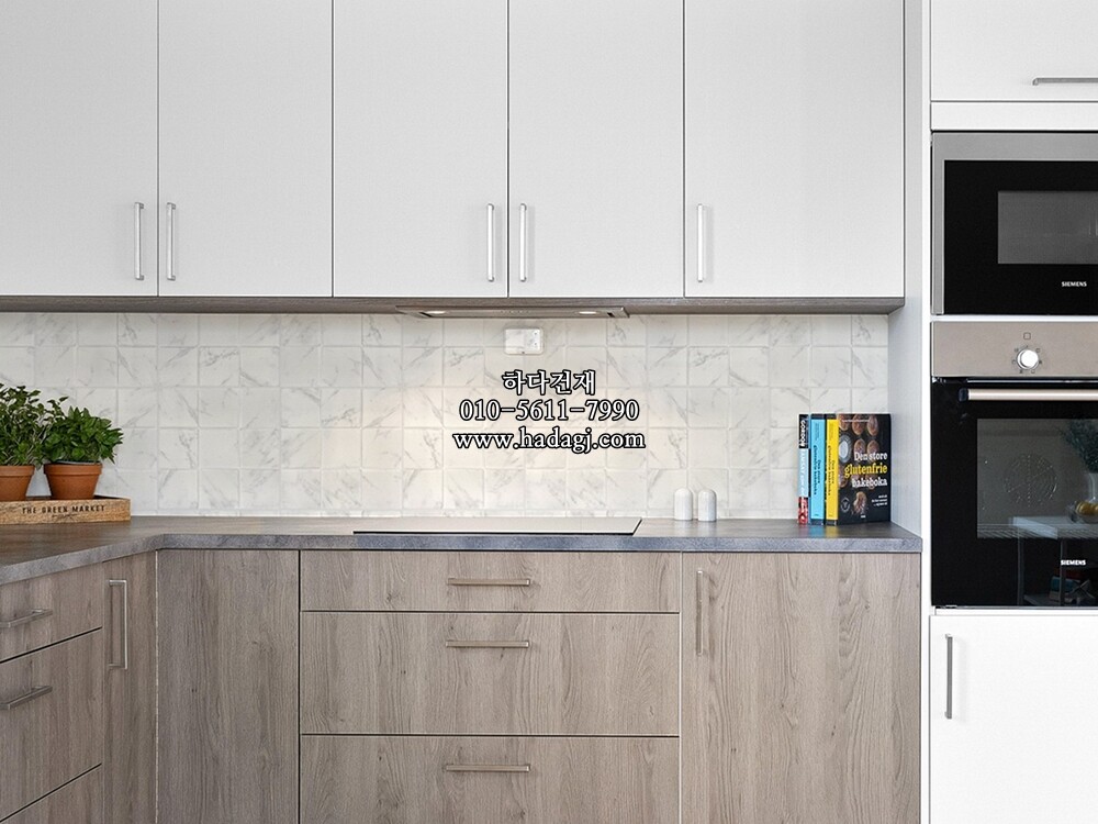 패턴 정사각 모자이크타일 97x97x6T 카라라 화이트 무광 자기질타일 CARRARA / 하다건재