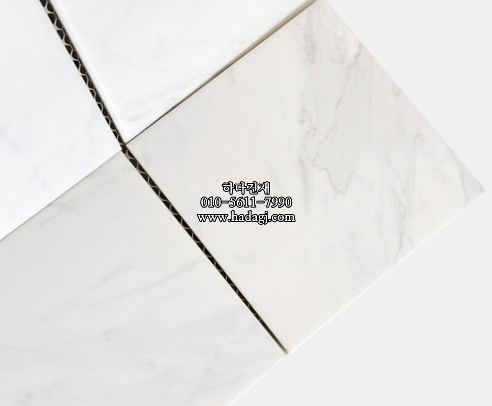 패턴 정사각 모자이크타일 97x97x6T 카라라 화이트 무광 자기질타일 CARRARA / 하다건재