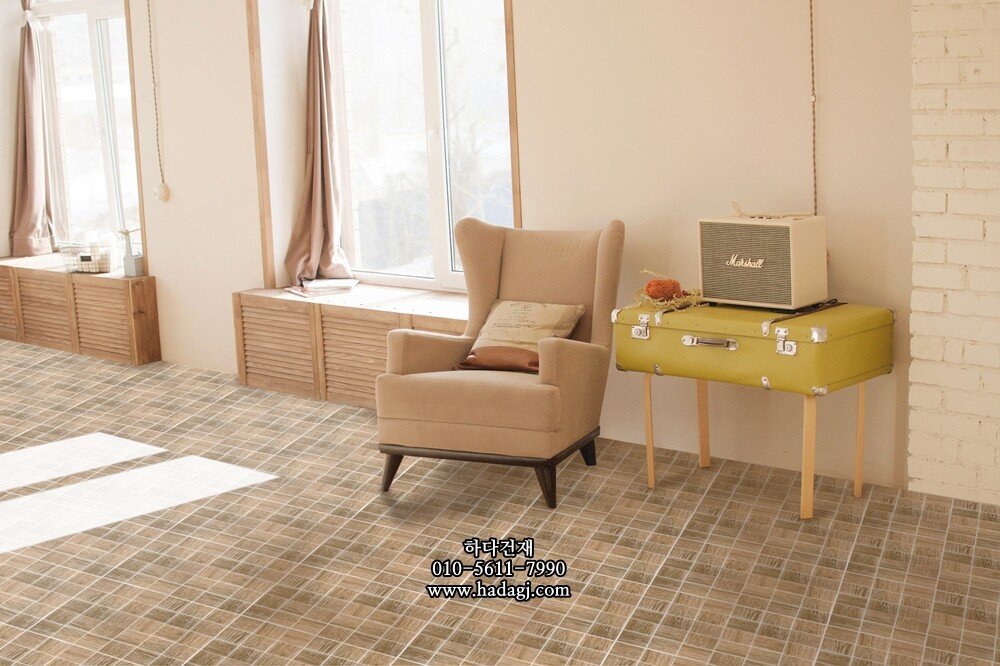 우드 정사각 모자이크타일 97x97x6T 오크 브라운 무광 자기질타일 OAK / 하다건재