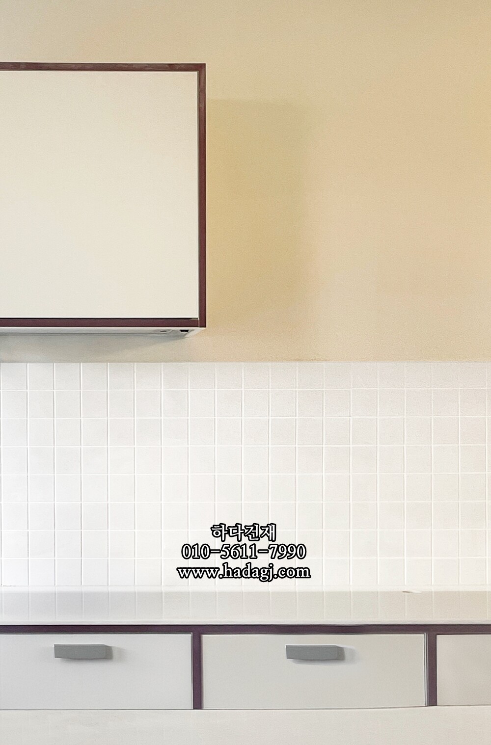 정사각 모자이크타일 73x73x7T 밀크쉐이크 화이트 유광 자기질타일 / 하다건재