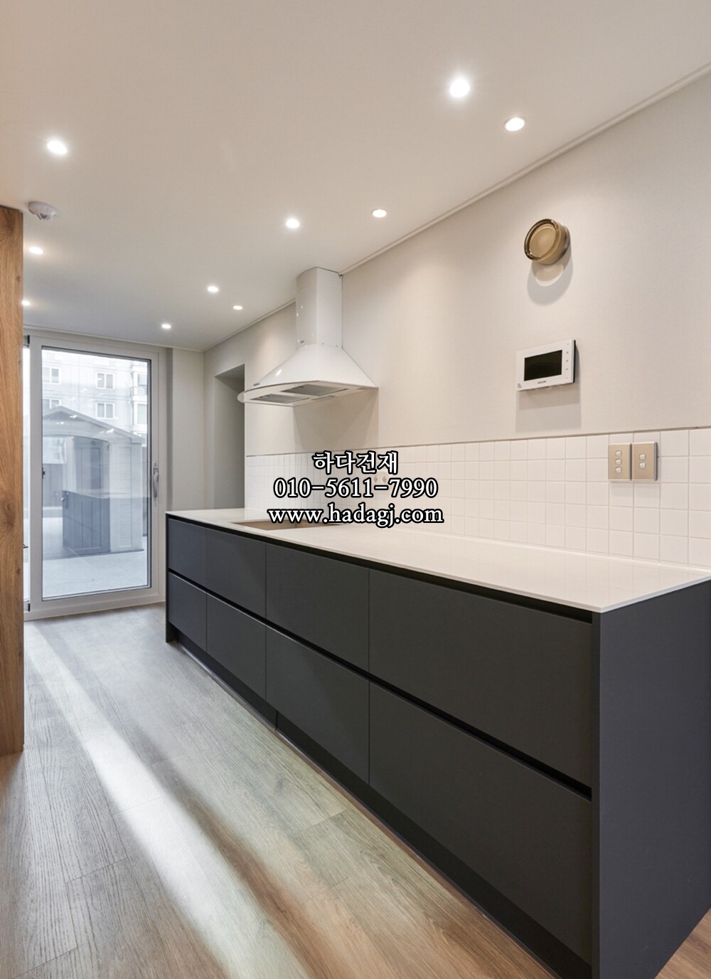 정사각 모자이크타일 73x73x7T 화이트 무광 자기질타일 / 하다건재