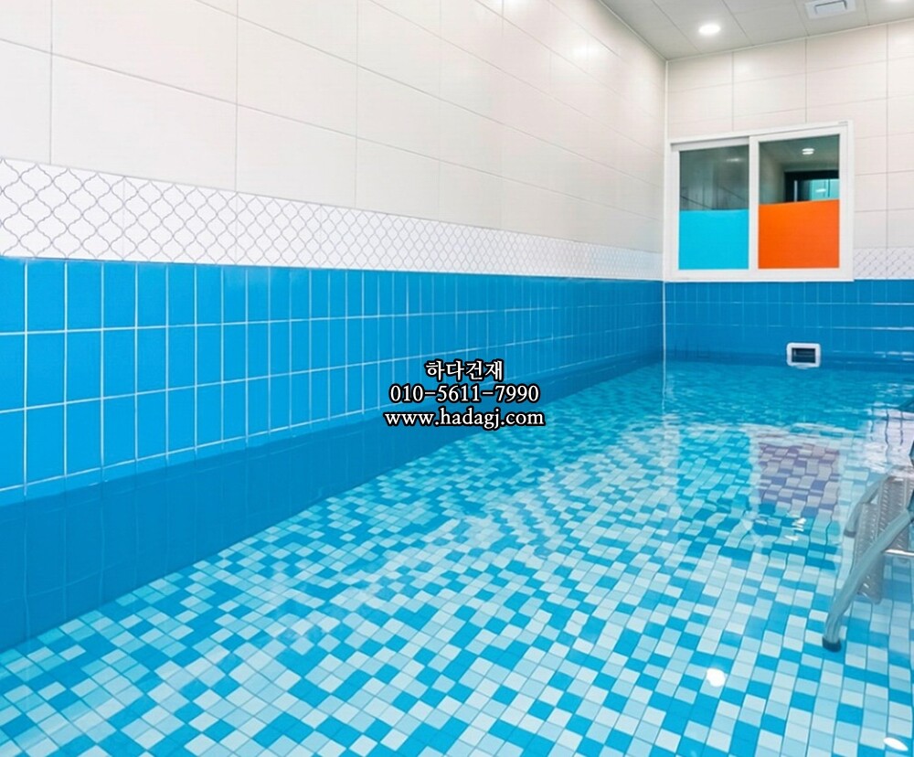정사각 모자이크타일 48x48x6T 믹스 스카이블루 유광 자기질타일 / 하다건재