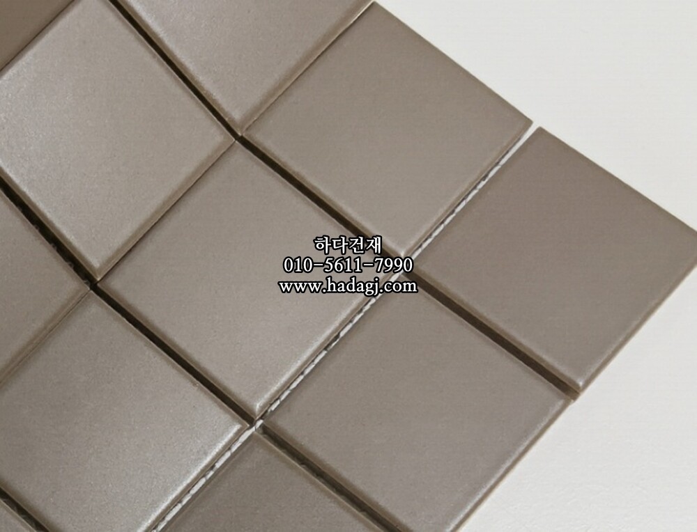 정사각 모자이크타일 48x48x6T 아몬드 브라운 무광 자기질타일​​​​​​​ / 하다건재
