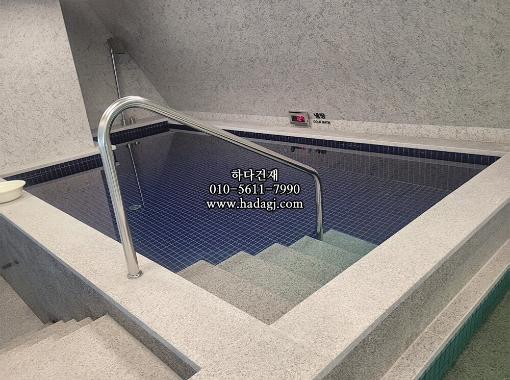 정사각 모자이크타일 48x48x6T 퍼플 유광 자기질타일 / 하다건재