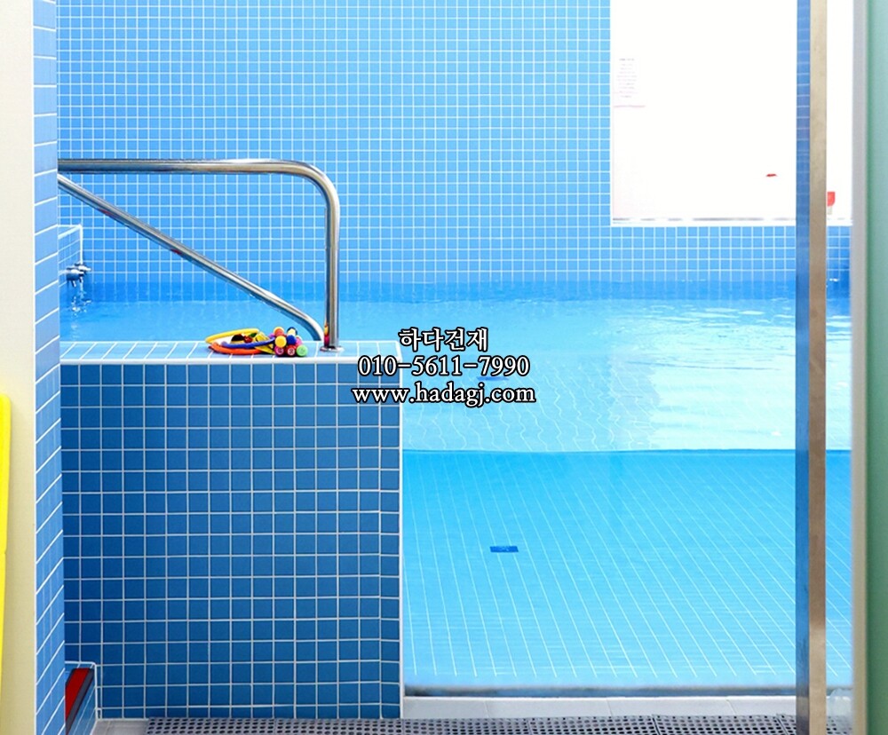 정사각 모자이크타일 48x48x6T 아쿠아블루 유광 자기질타일 / 하다건재