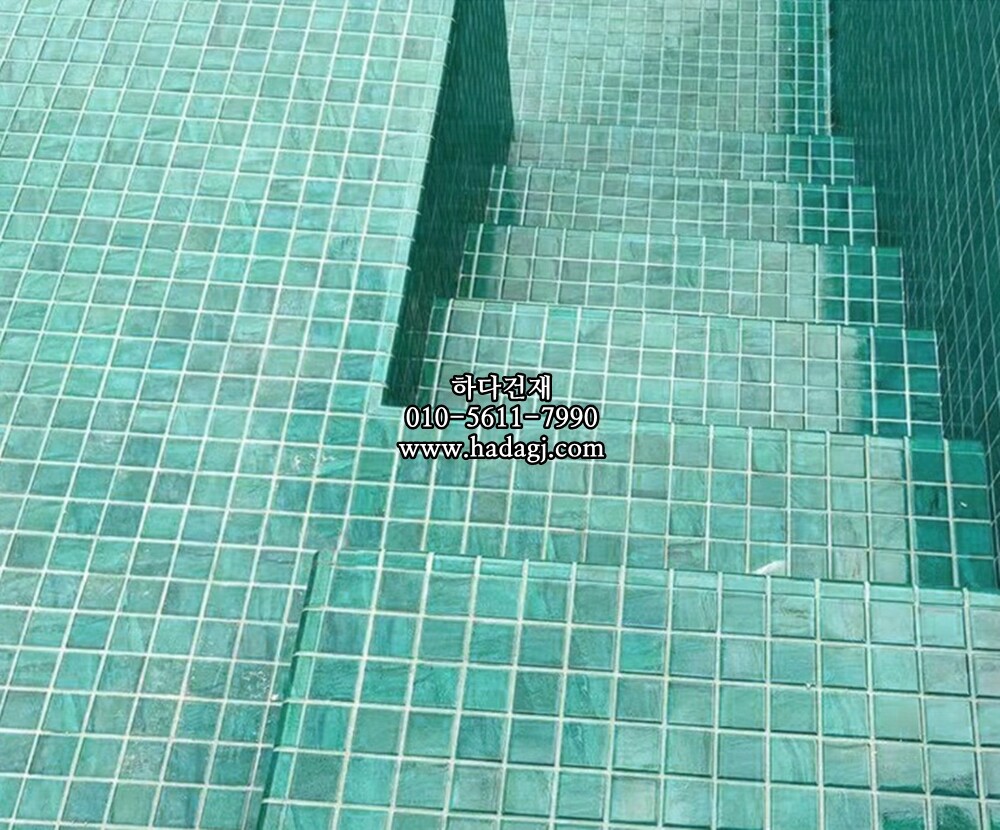 정사각 모자이크타일 48x48x5.5T 몰디브 그린 유광 자기질타일 MALDIVES / 하다건재