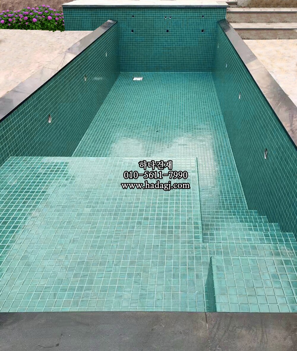 정사각 모자이크타일 48x48x5.5T 몰디브 그린 유광 자기질타일 MALDIVES / 하다건재