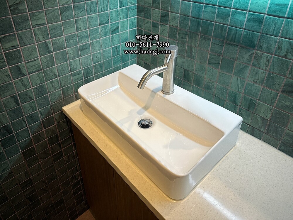 정사각 모자이크타일 48x48x5.5T 몰디브 그린 무광 자기질타일 MALDIVES / 하다건재