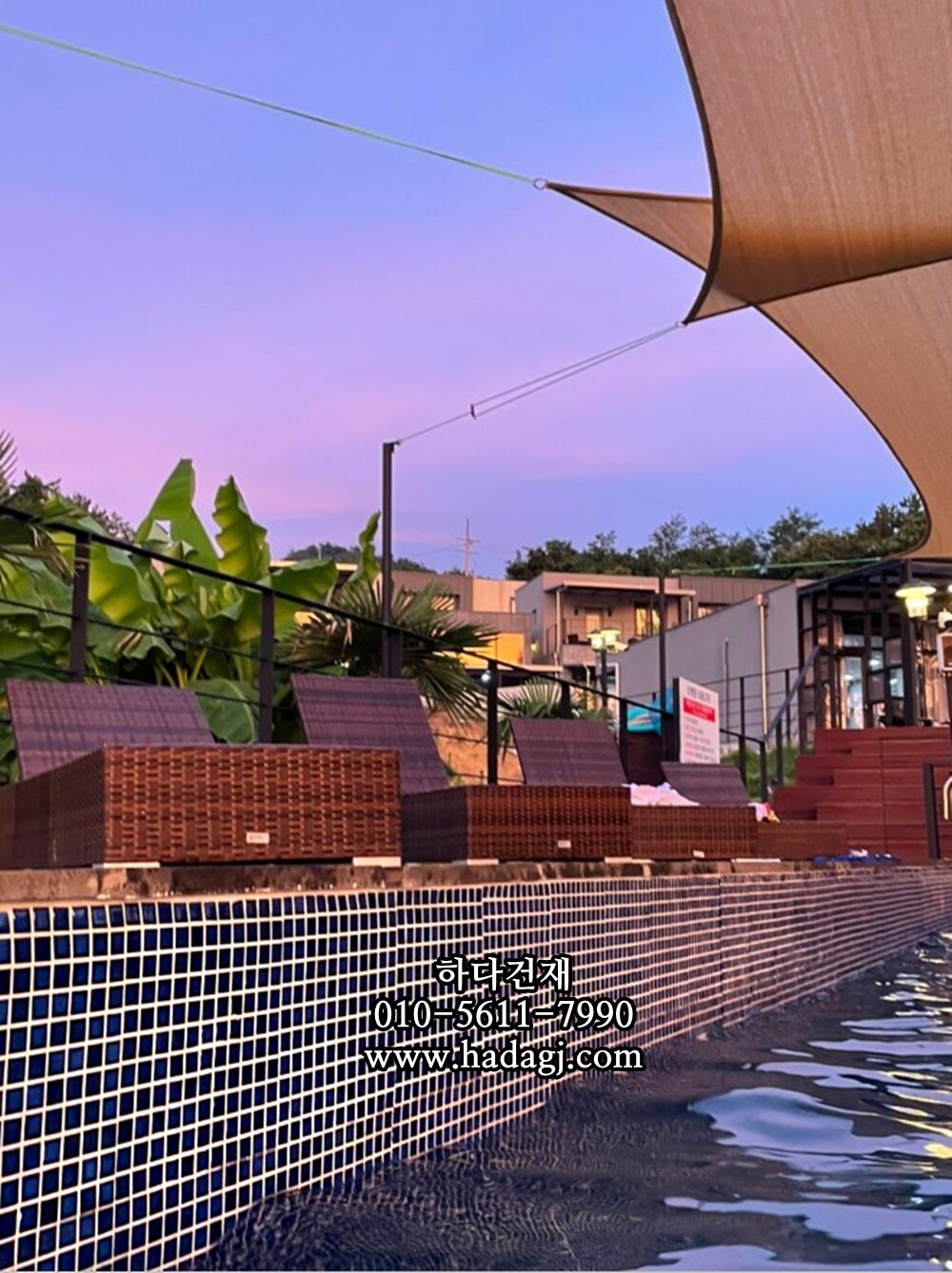 정사각 모자이크타일 25x25x5.5T 네이비 유광 자기질타일 / 하다건재