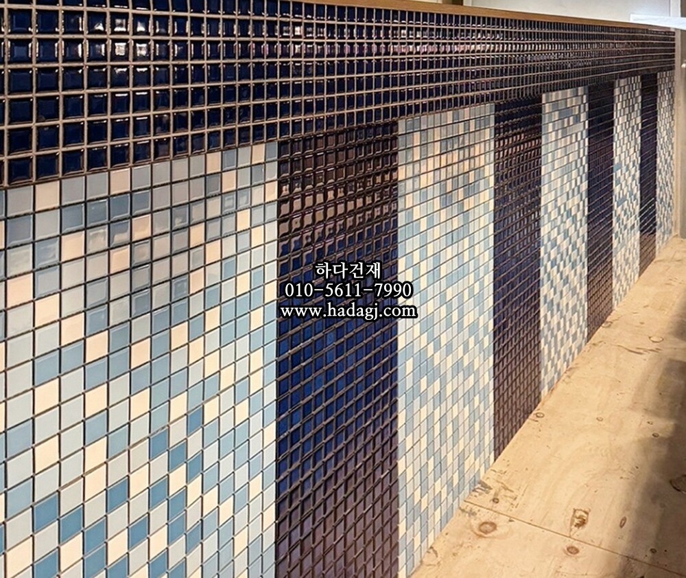 정사각 모자이크타일 25x25x5.5T 네이비 유광 자기질타일 / 하다건재