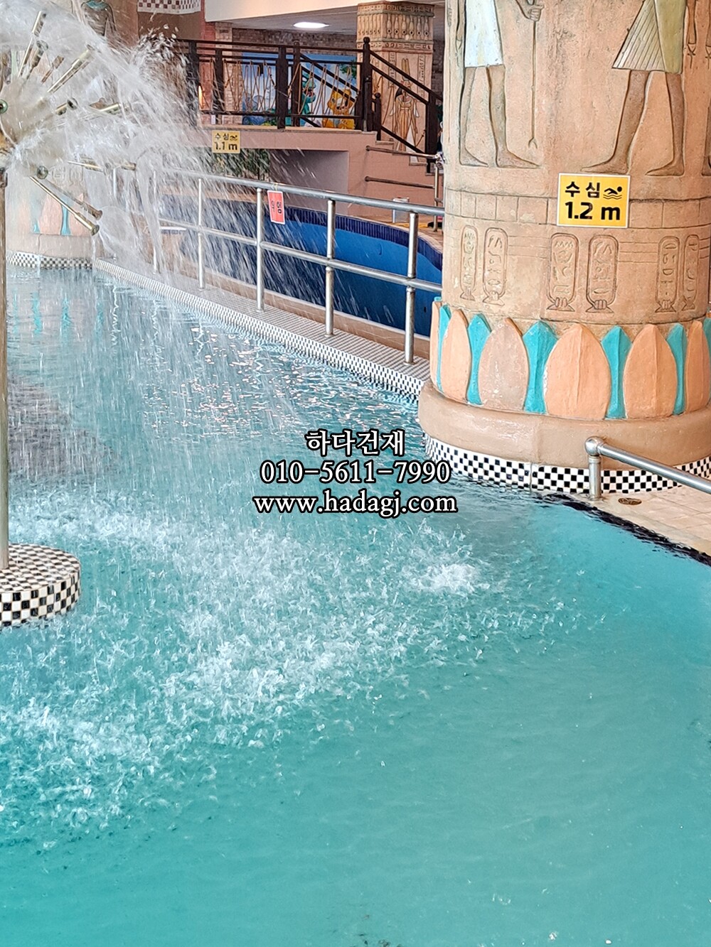 정사각 모자이크타일 25x25x5.5T 화이트 블랙 체크 유광 자기질타일 / 하다건재