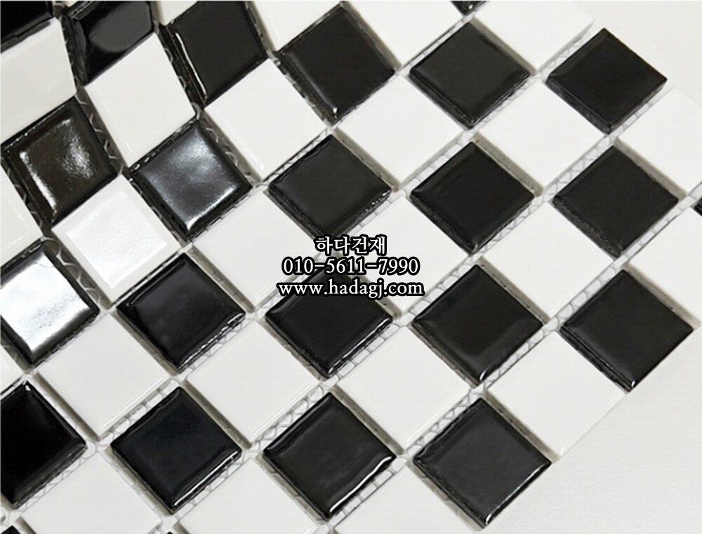 정사각 모자이크타일 25x25x5.5T 화이트 블랙 체크 유광 자기질타일 / 하다건재