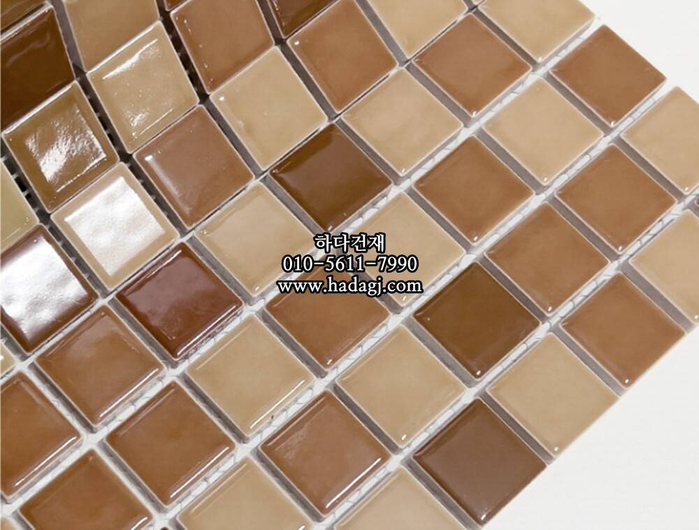 정사각 모자이크타일 25x25x5.5T 브라운 믹스 유광 자기질타일 / 하다건재