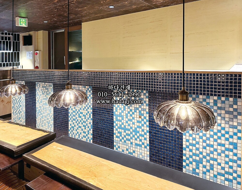 정사각 모자이크타일 25x25x5.5T 아쿠아블루 믹스 유광 자기질타일 / 하다건재