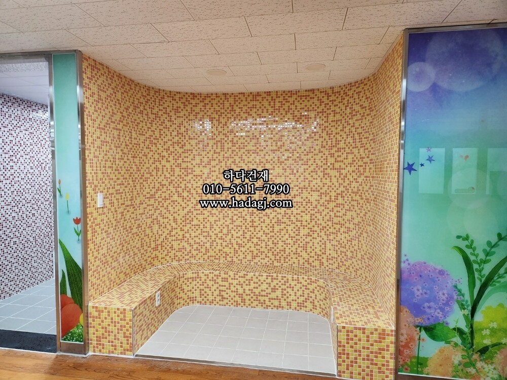 정사각 모자이크타일 25x25x5.5T 오렌지 믹스 유광 자기질타일 / 하다건재