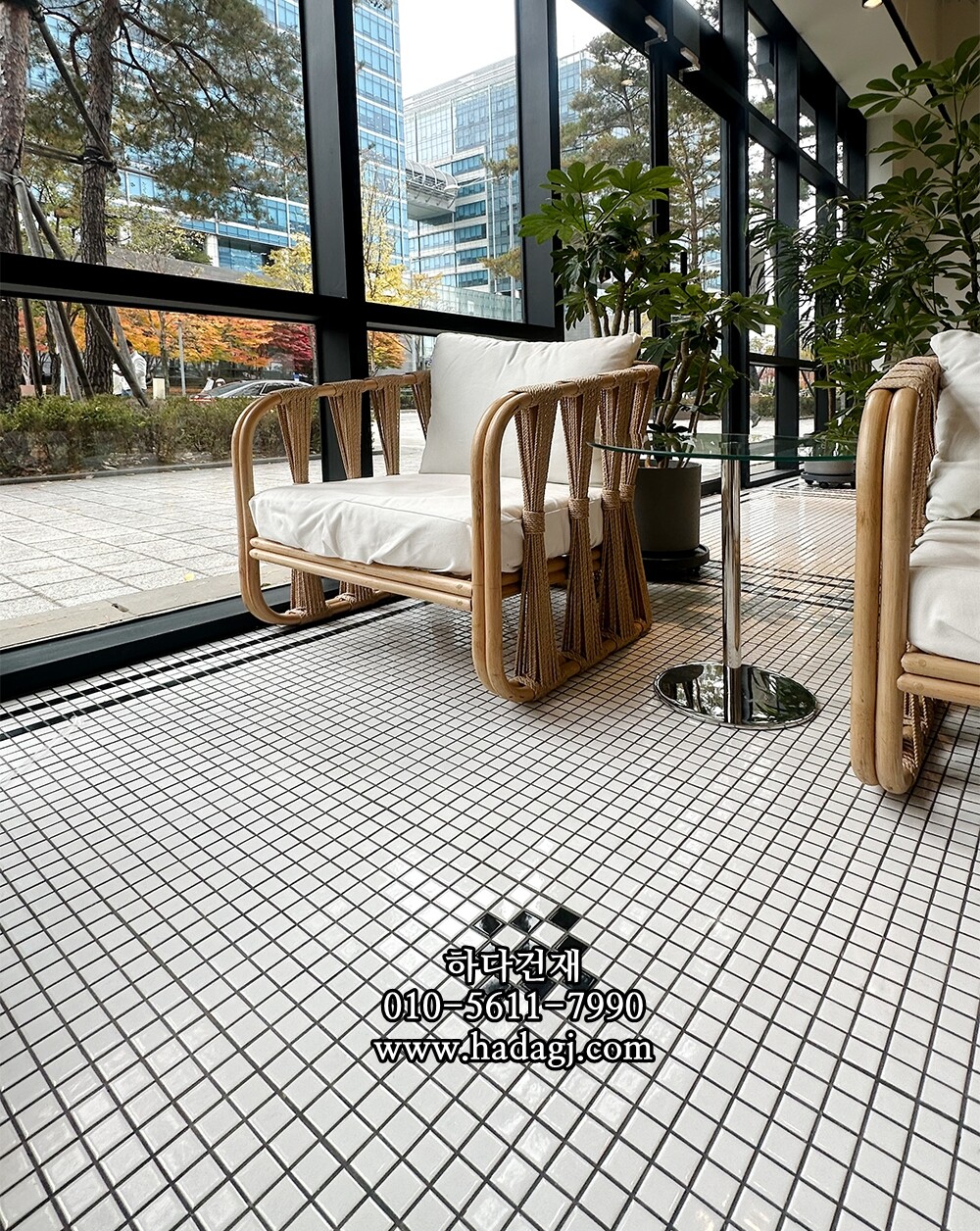 정사각 모자이크타일 25x25x5.5T 블랙 유광 자기질타일 / 하다건재