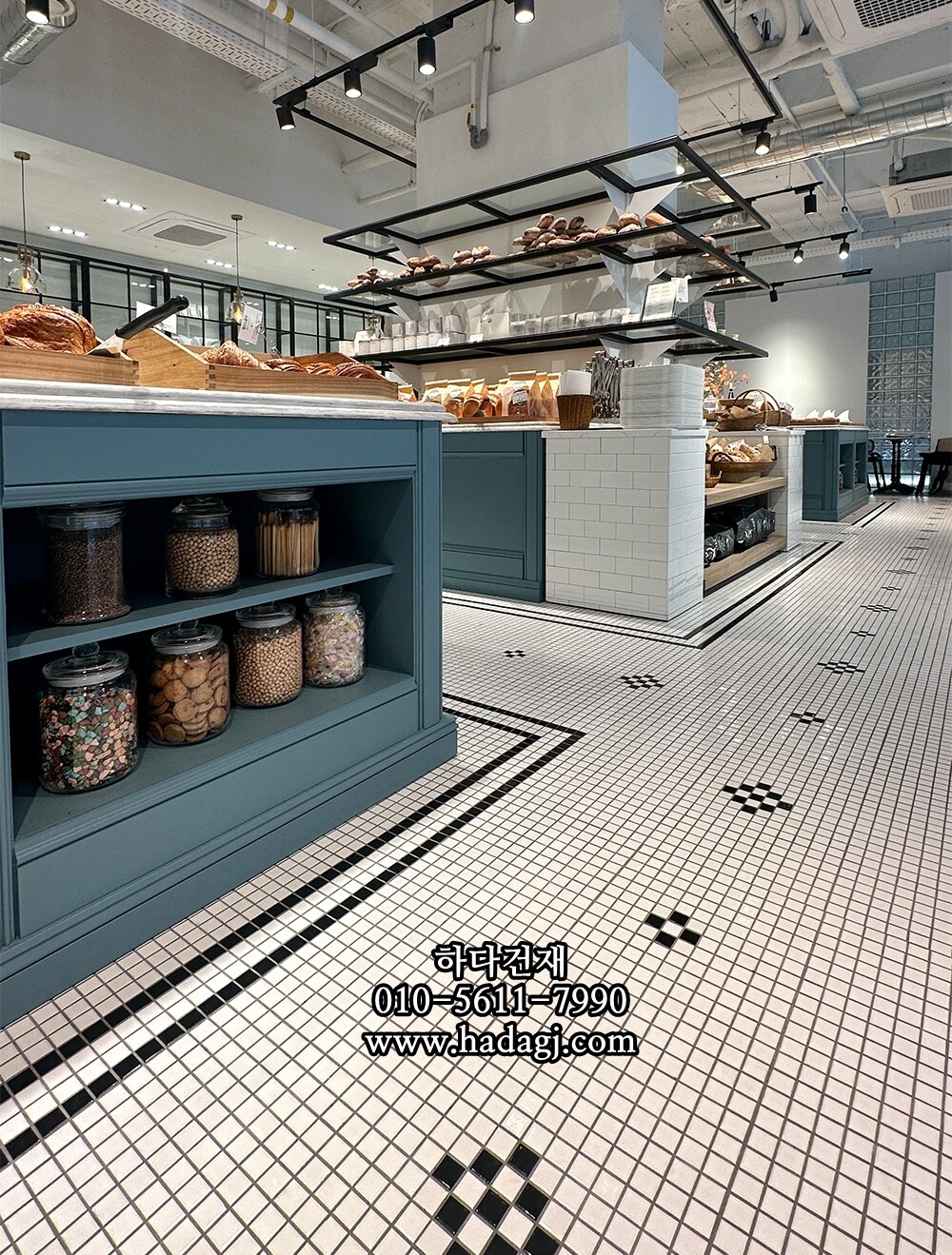 정사각 모자이크타일 25x25x5.5T 블랙 유광 자기질타일 / 하다건재