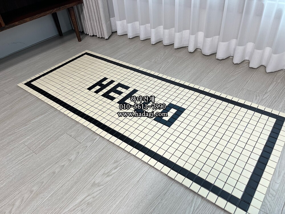 정사각 모자이크타일 25x25x5.5T 블랙 무광 자기질타일 / 하다건재