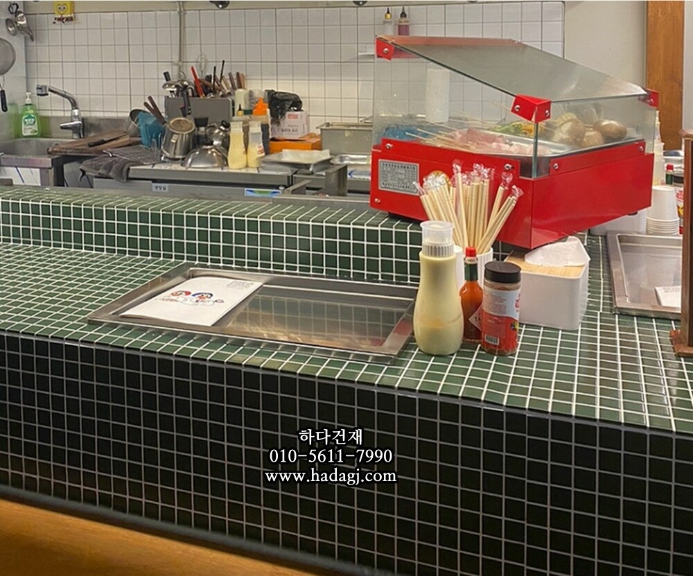 정사각 모자이크타일 25x25x5.5T 그린 무광 자기질타일 / 하다건재