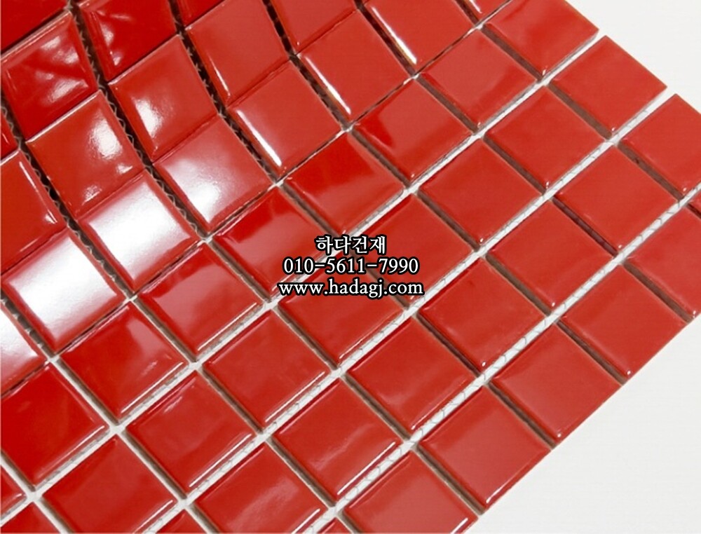 정사각 모자이크타일 25x25x5.5T 레드 무광 자기질타일 / 하다건재