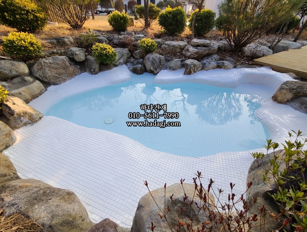 정사각 모자이크타일 25x25x5.5T 화이트 유광 자기질타일 / 하다건재