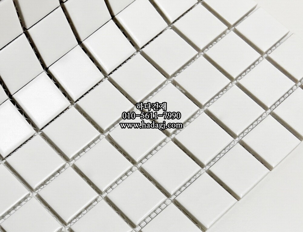 정사각 모자이크타일 25x25x5.5T 화이트 무광 자기질타일 / 하다건재