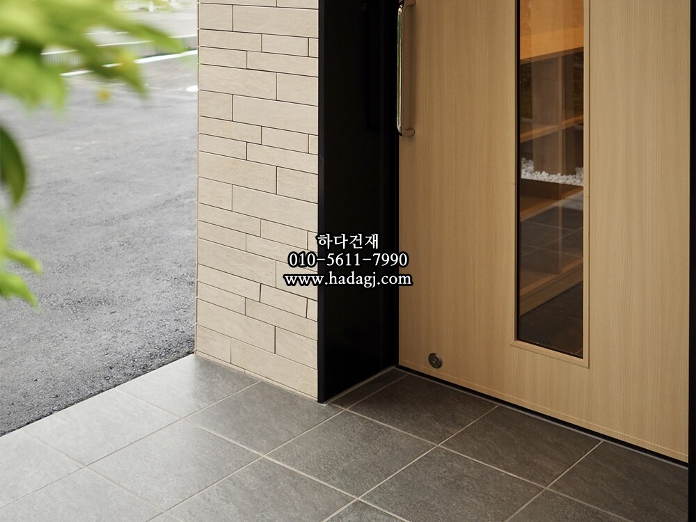 어반그랜드보더타일 D21 아이코트료와 / 하다건재 일본타일 ICOT RYOWA 아이콧료와