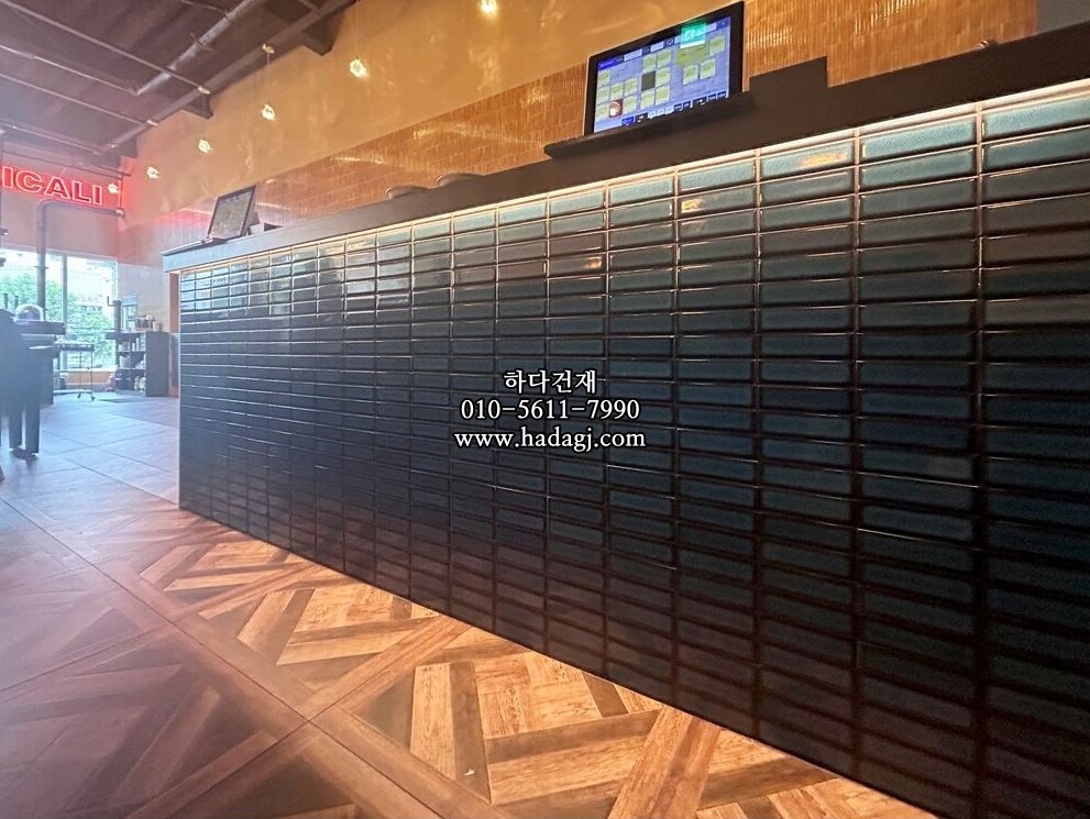 직각 모자이크타일 45x145x6T 미드나잇블루 / 하다건재