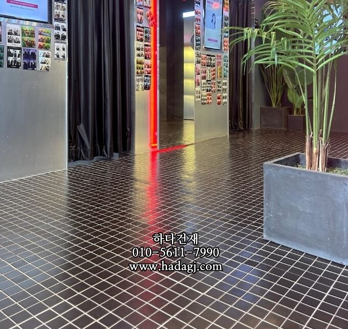 48x48x6T 정사각 모자이크타일 블랙 무광 / 하다건재