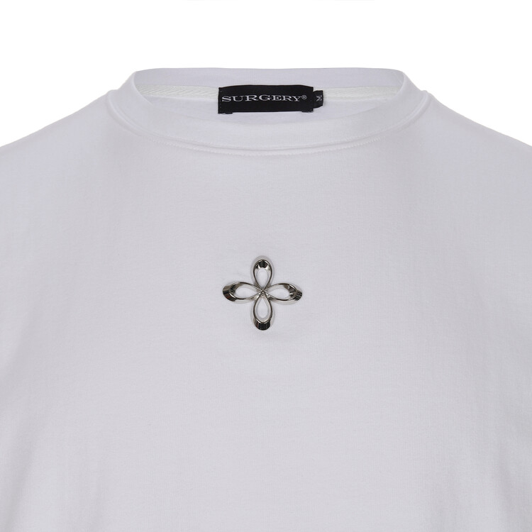 【Surgery】CLOVER UNIVERSE T-SHIRTS SURGERY] SS 24 surgery unbalance metal clover logo T-shirts