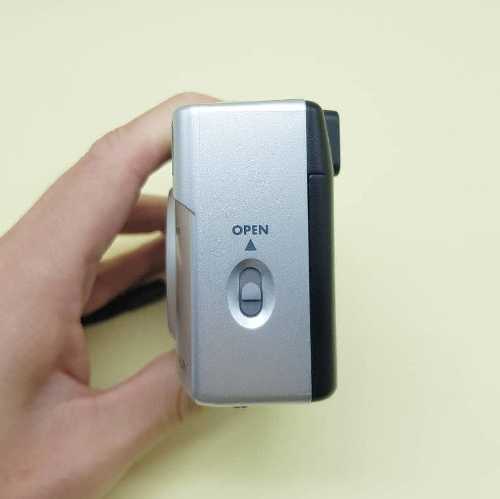 KONICA MINOLTA ZOOM 80C