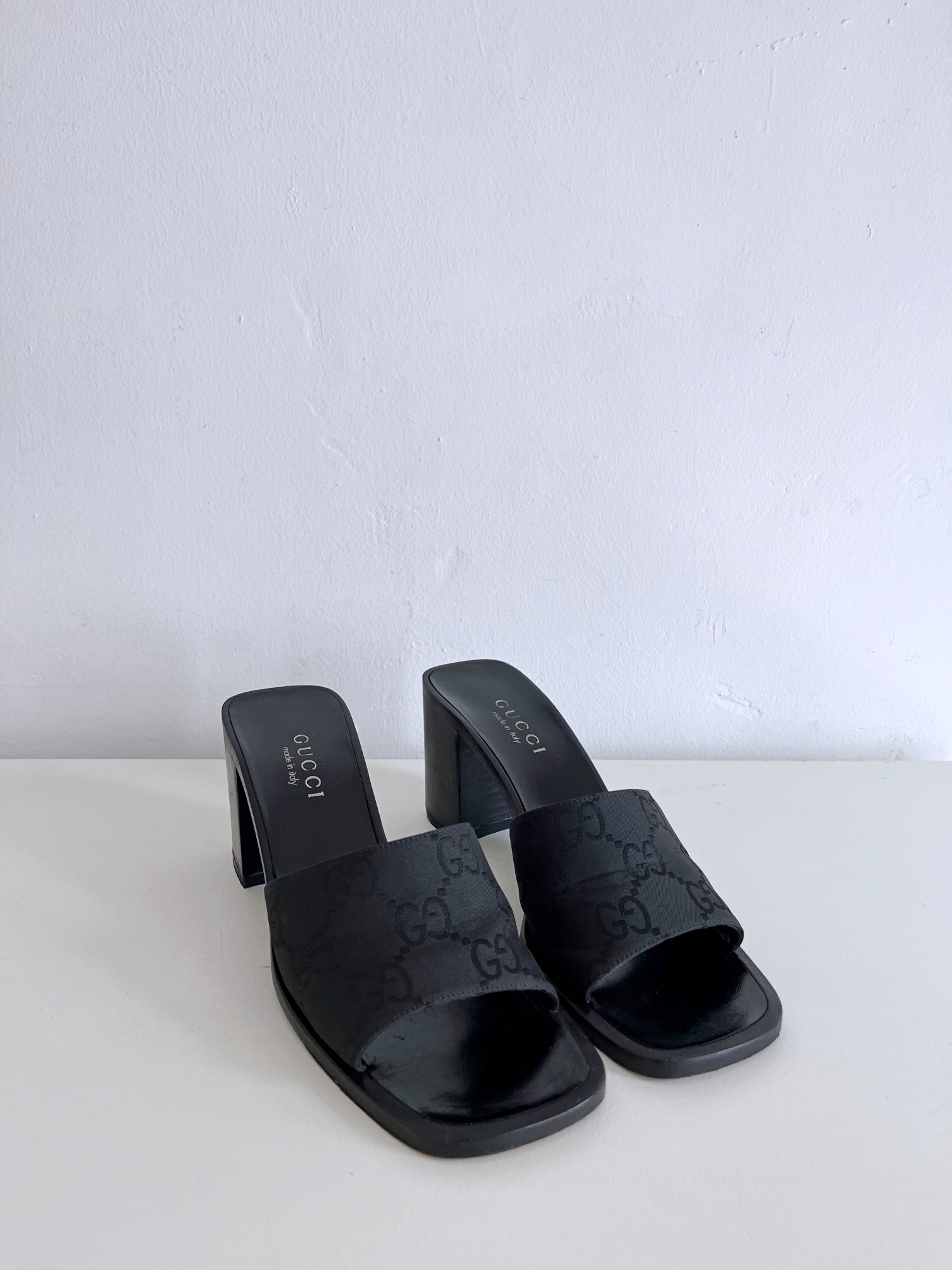 GUCCI SLIDES 38