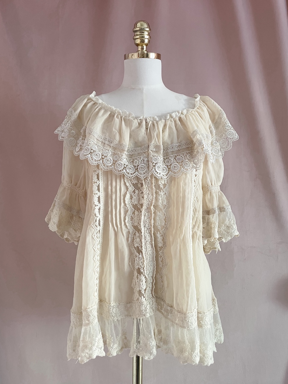 STRIPE RIBBED KNIT BAND CREAM FLORAL TEXTURED LACE BLOUSE main image 0